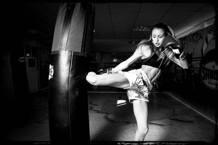 Muay Thai Woman Training Wallpaper