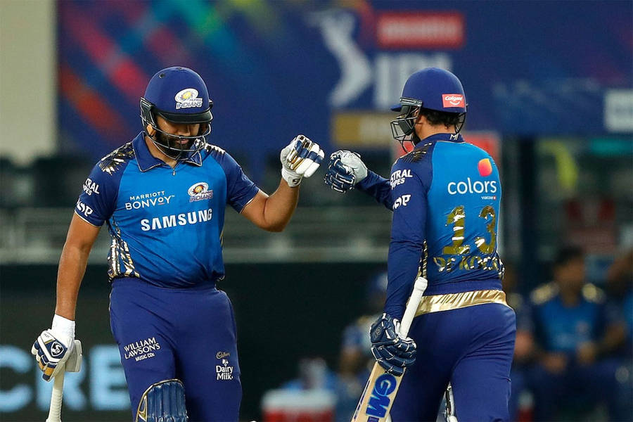 Mumbai Indians Players Fist Bumping Wallpaper