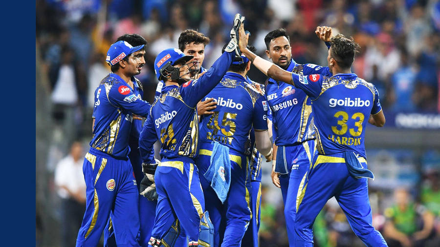 Mumbai Indians Players Huddled In Field Wallpaper