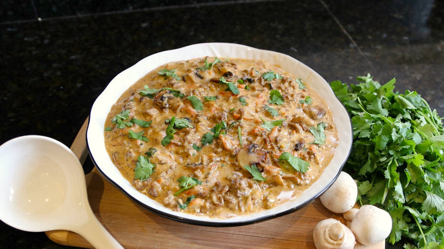 Mushroom-filled Beef Stroganoff Wallpaper