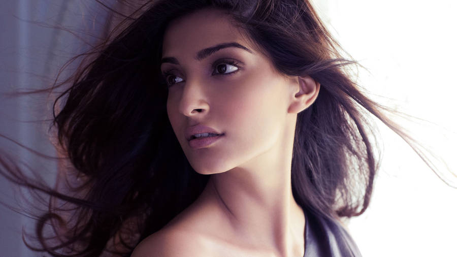 Mystical Indian Actress Sonam Kapoor Wallpaper