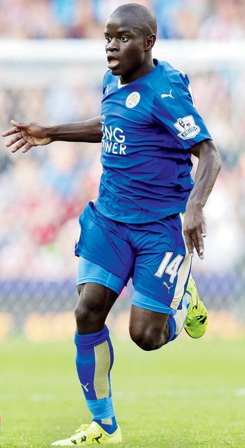 N'golo Kante Running Full Body Wallpaper