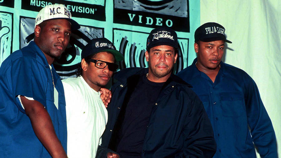 N.w.a. Rappers 1991 Mtv Video Music Awards Wallpaper