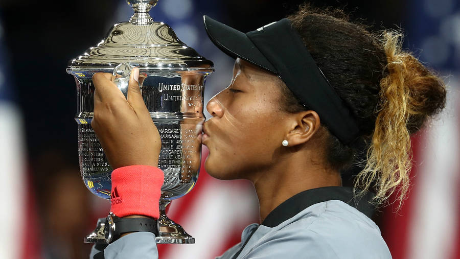 Naomi Osaka Trophy Kiss Wallpaper