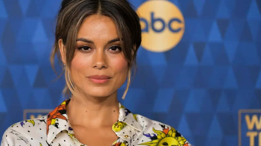 Nathalie Kelley Looking Stunning In Blue Wallpaper