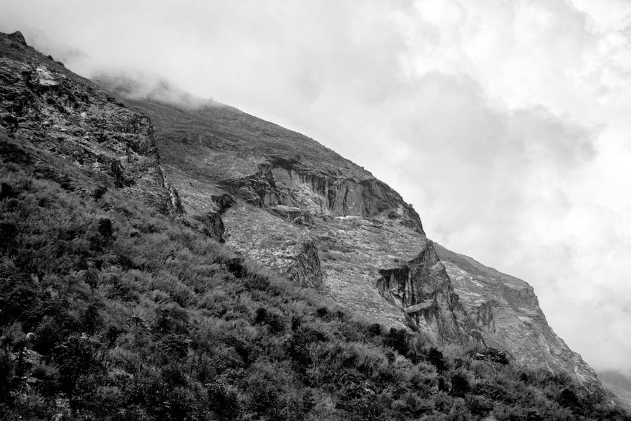 Nepal Gray Aesthetic Mountain Wallpaper