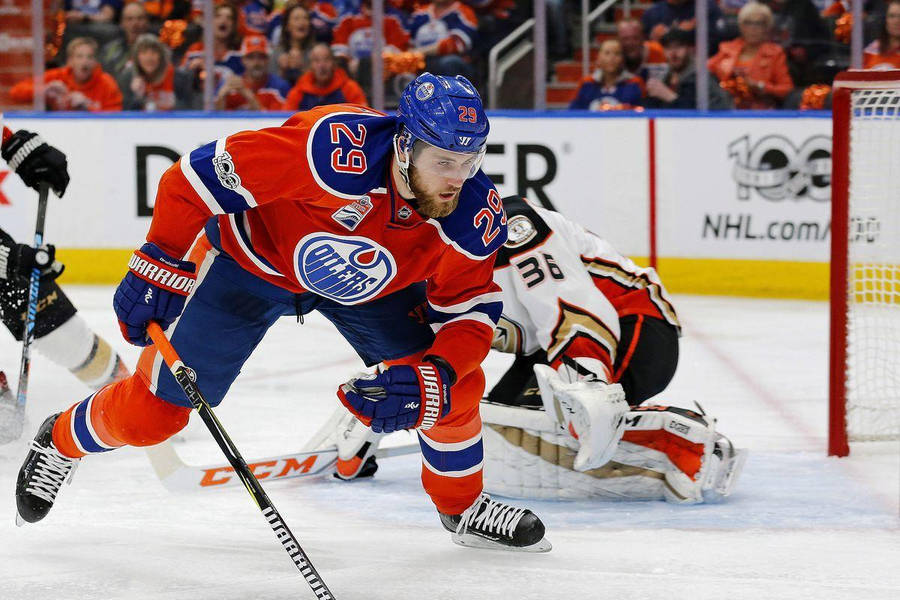 Nhl Leon Draisaitl Oilers Versus Capitals Wallpaper