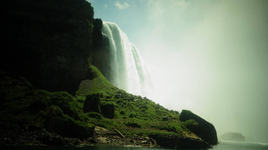 Niagara Falls Low Angle Shot Wallpaper