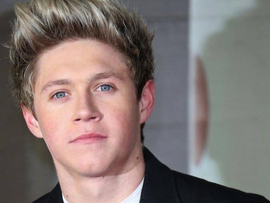 Niall Horan Blue Eyes Wallpaper