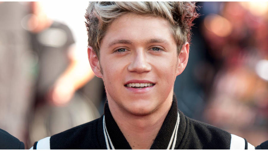 Niall Horan Smile Black Shirt Wallpaper