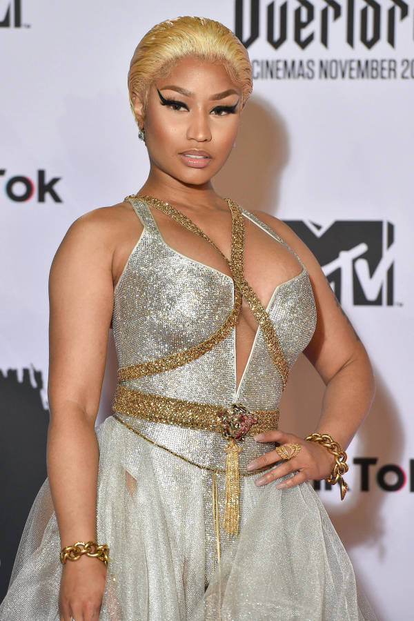 Nicki Minaj Hd Silver Dress Wallpaper