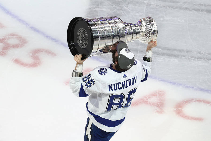 Nikita Kucherov Celebrating With The Stanley Cup 2020 Wallpaper