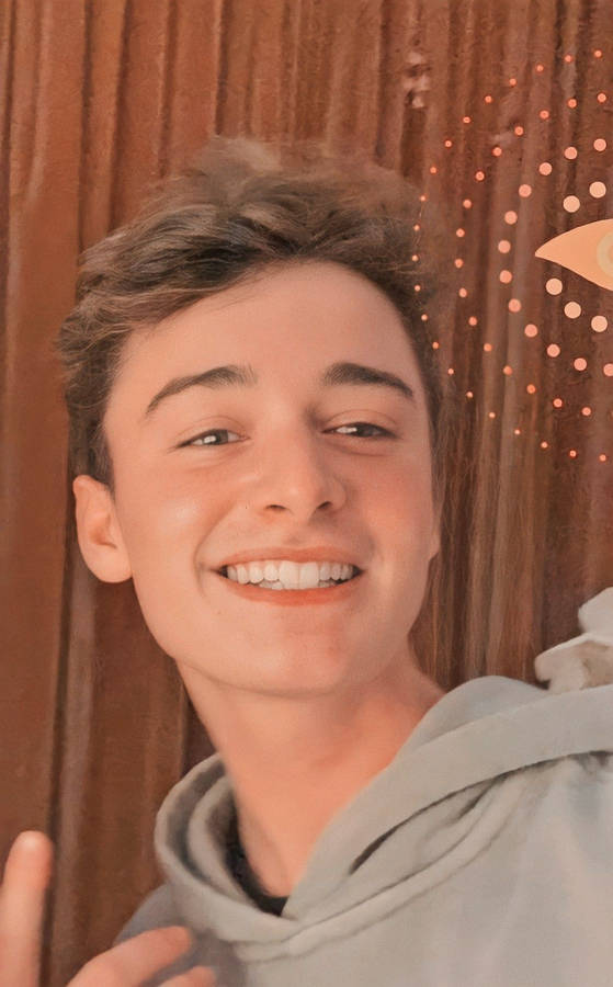 Noah Schnapp Selfie Wearing Gray Hoodie Wallpaper