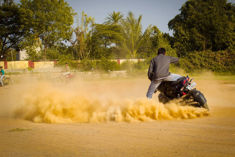 Ns 200 Pulsar Man Riding With Dust Wallpaper