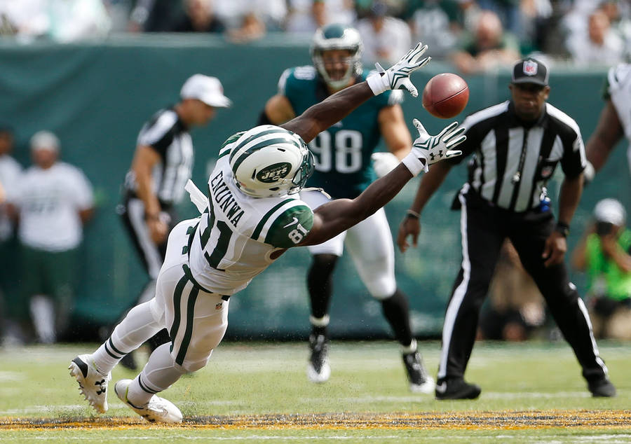 Ny Jets Player Catching Ball Wallpaper