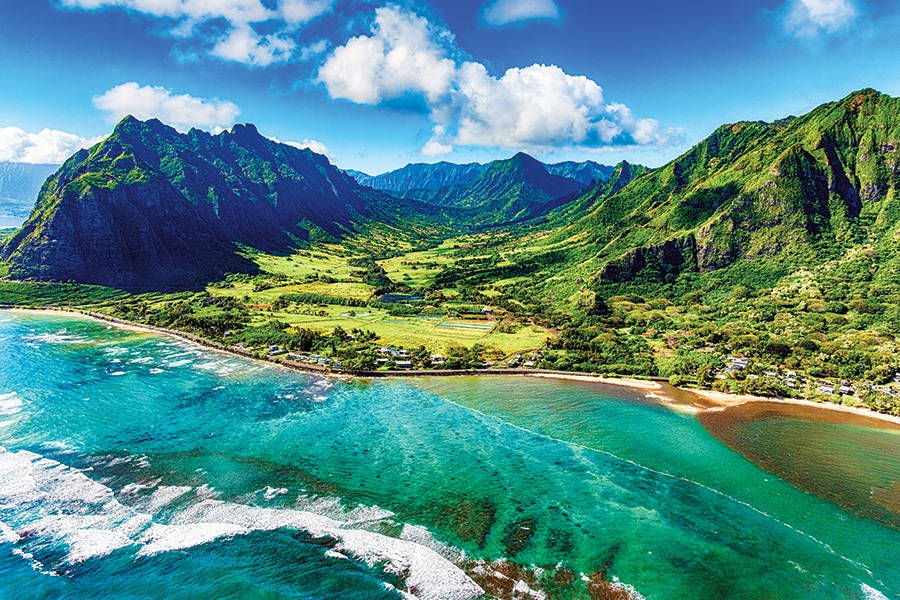 Oahu Mountains Near Ocean Wallpaper