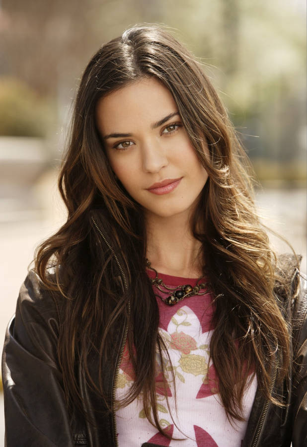 Odette Annable In Floral Shirt Wallpaper