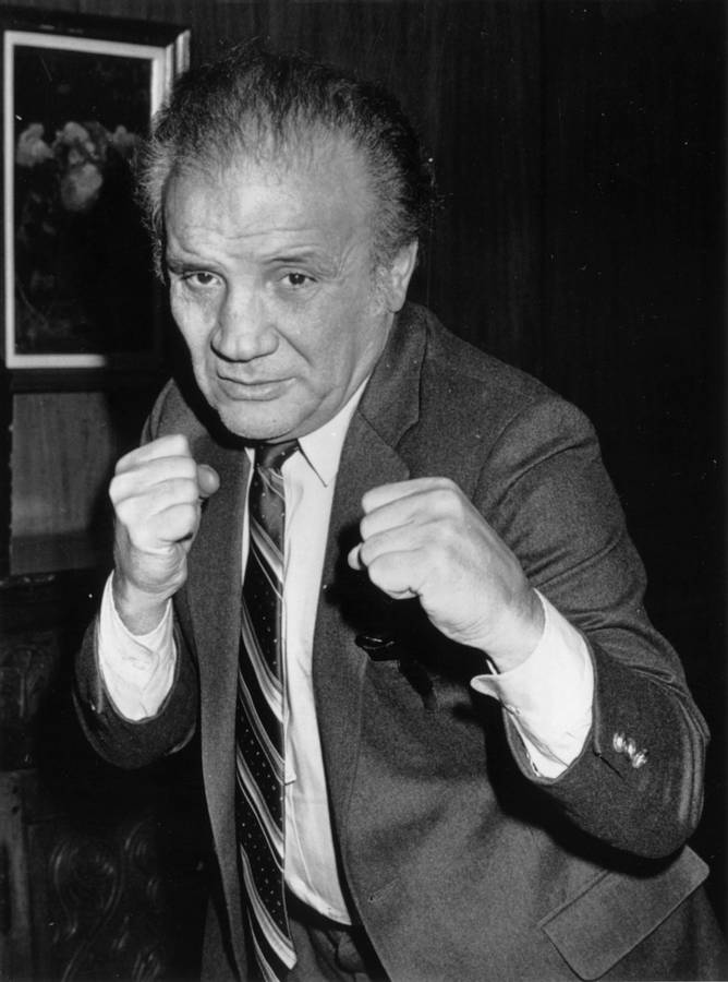 Old Jake Lamotta In His Famous Pose Wallpaper