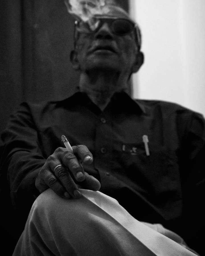 Old Man Smoking Grayscale Wallpaper