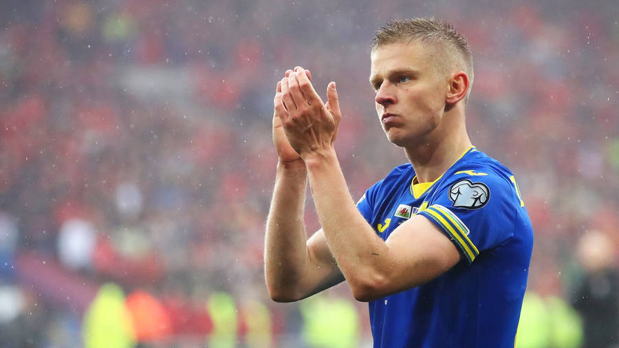 Oleksandr Zinchenko Clapping Under Rain Wallpaper