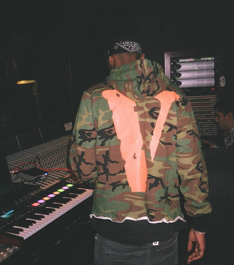 Orange Logo In Camouflage Vlone Pfp Wallpaper