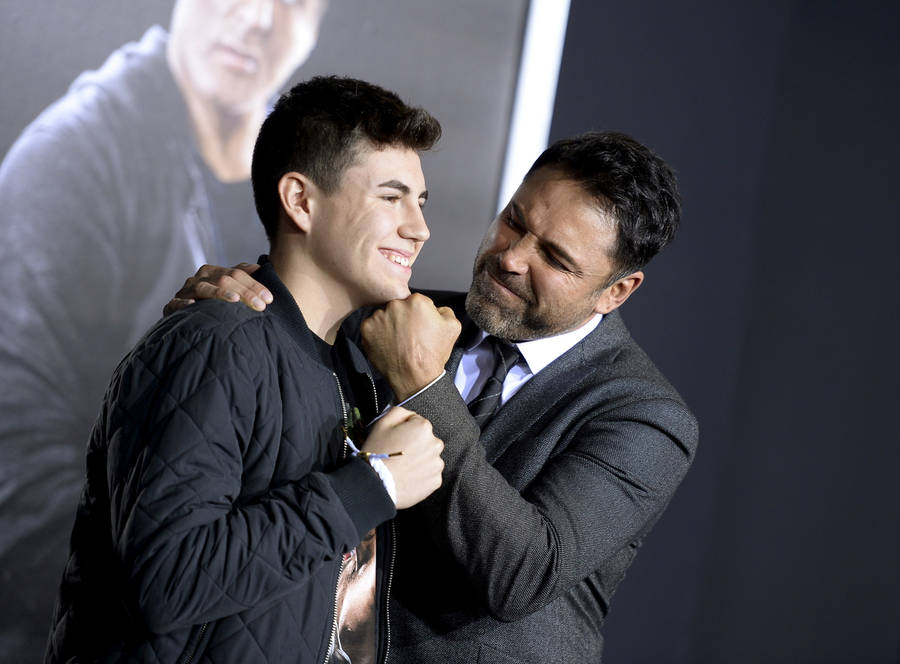 Oscar De La Hoya Sharing A Proud Moment With His Son Wallpaper