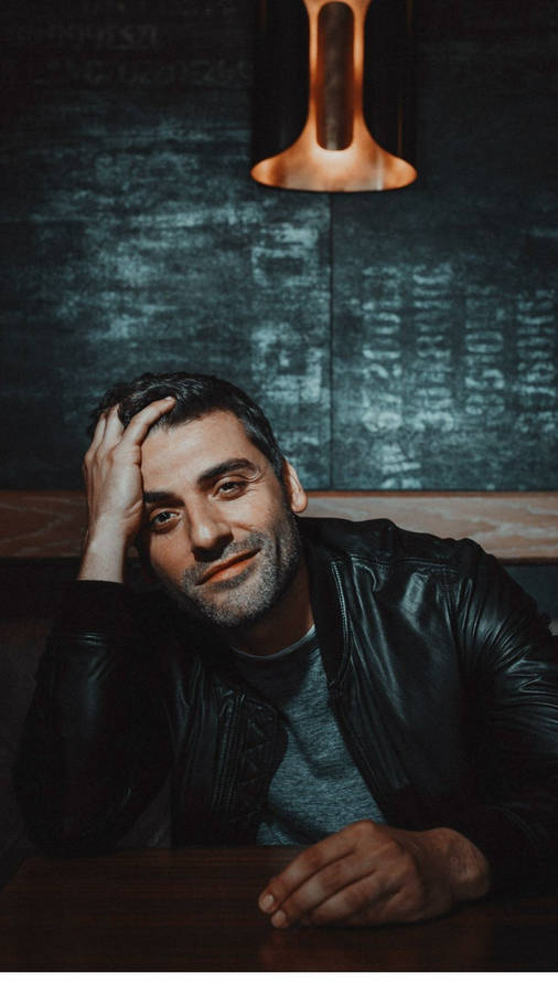 Oscar Isaac Handsome Pose Wallpaper