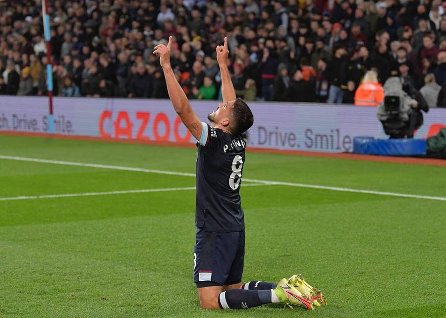 Pablo Fornals Pointing Sky Wallpaper