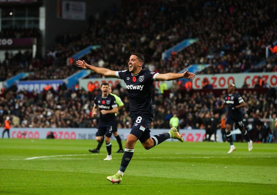 Pablo Fornals Triumphantly Celebrates On The Field. Wallpaper