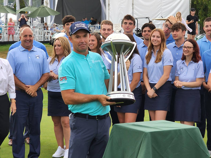 Padraig Harrington Showing His Trophy Wallpaper