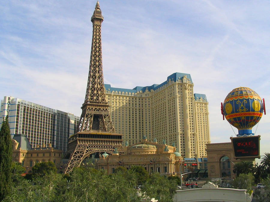 Paris Las Vegas Eiffel Tower And Montgolfier Hot Air Balloon Wallpaper