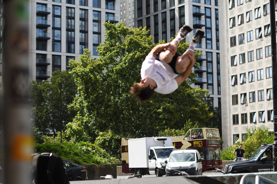 Parkour In Public Wallpaper