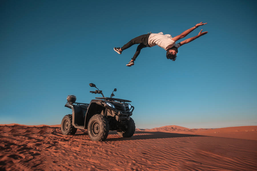 Parkour In The Desert Wallpaper