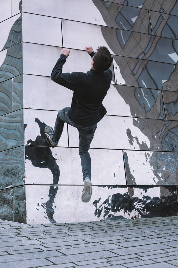 Parkour On Graffiti Concrete Wall Wallpaper