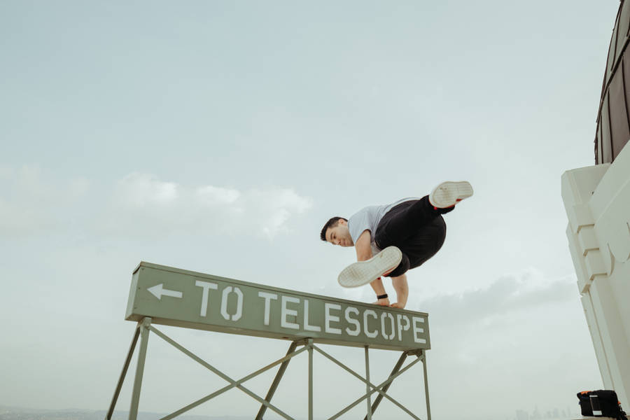 Parkour Over Signage Low-angle Wallpaper