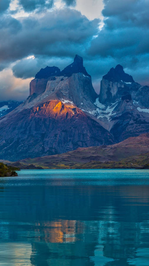 Patagonia Scenic Mountain View Wallpaper