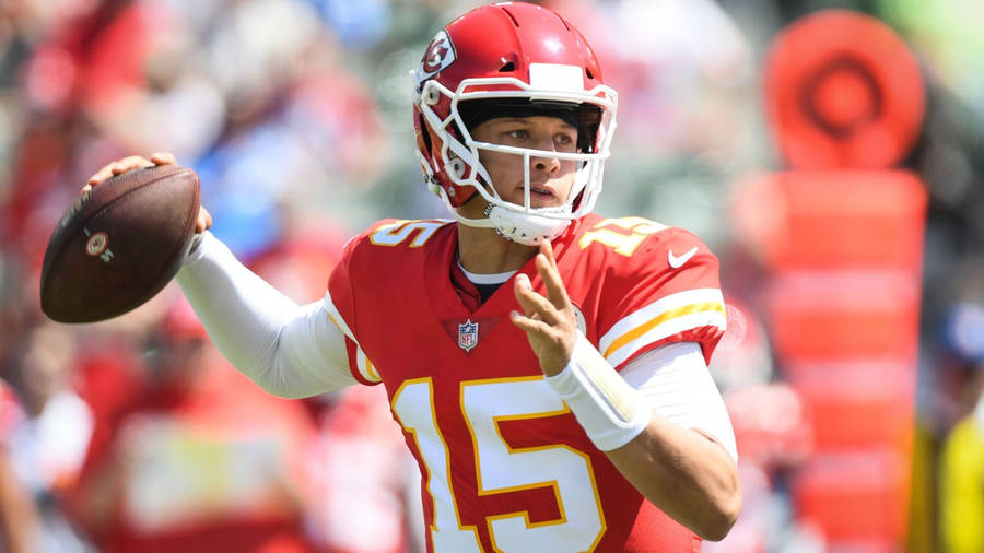 Patrick Mahomes Attempts Throw Wallpaper