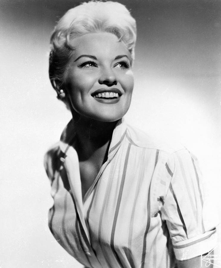 Patti Page Fashion Icon Wallpaper