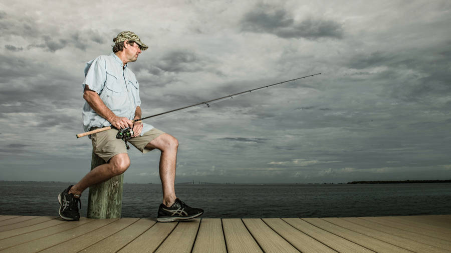 Paul Azinger Holding Fishing Rod Wallpaper