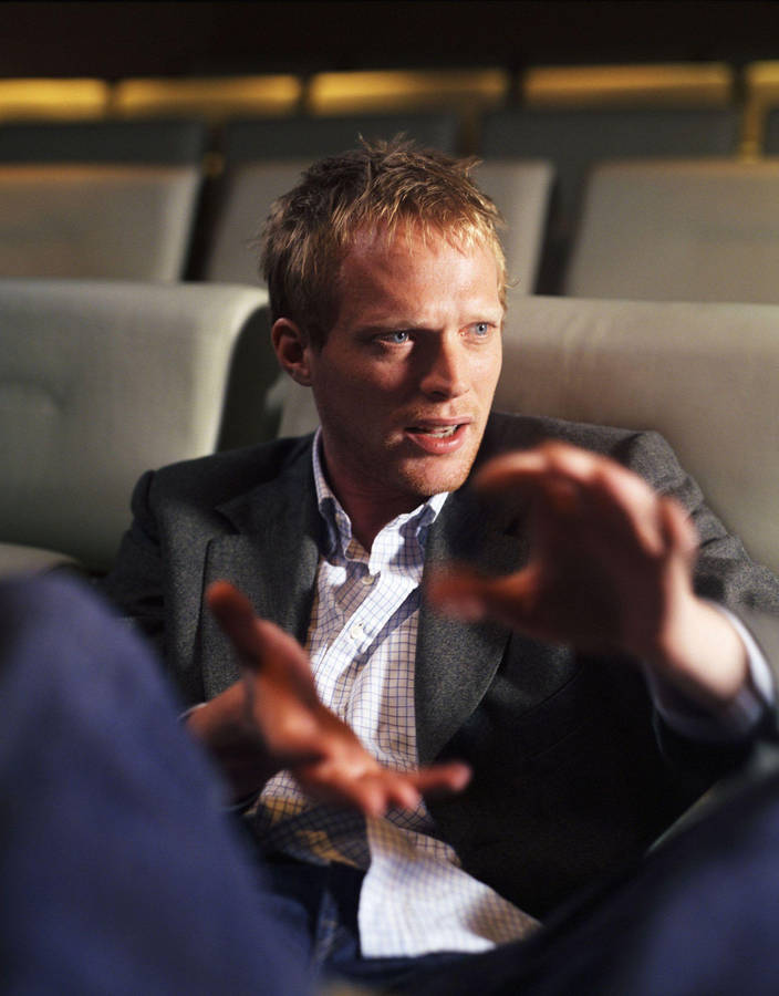 Paul Bettany Actor Hand Gestures Wallpaper