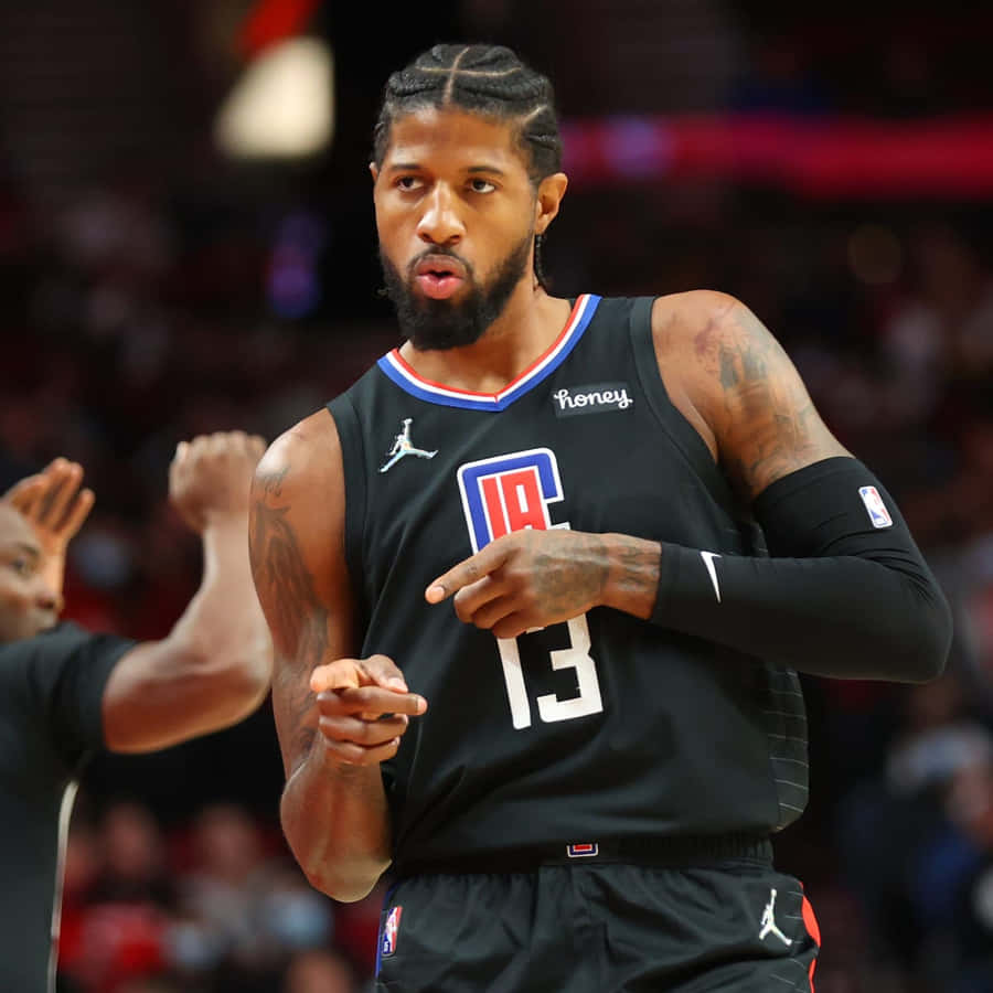 Paul George Shooting For The Clippers Wallpaper
