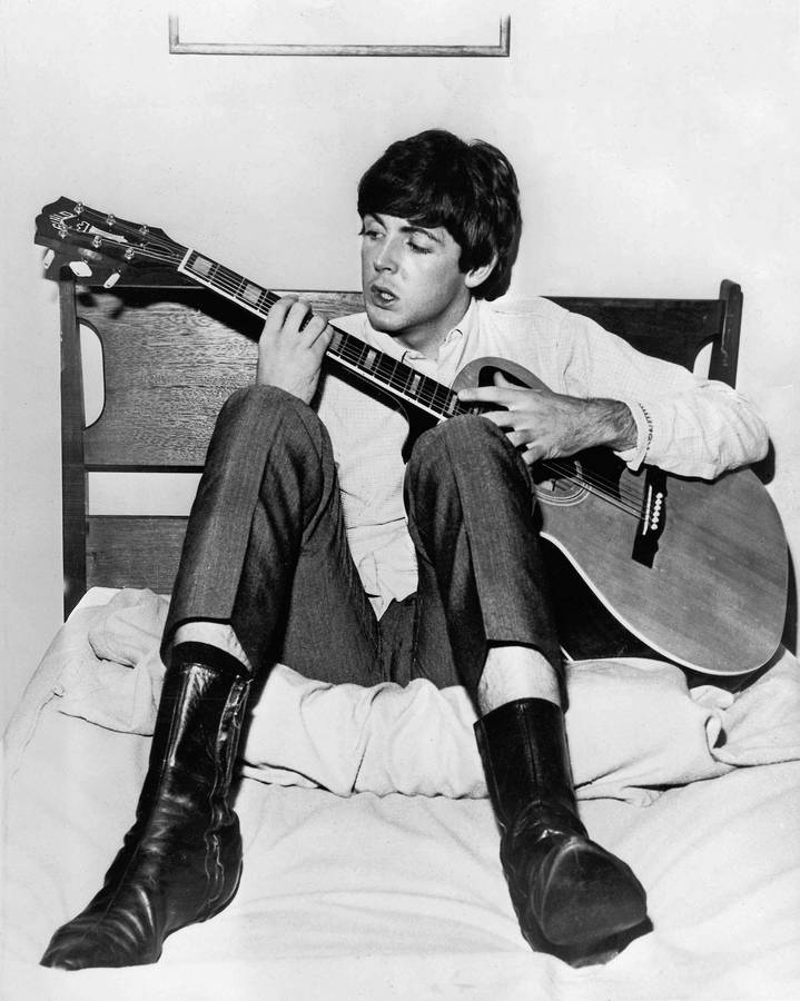 Paul Mccartney Guitar Bed Wallpaper