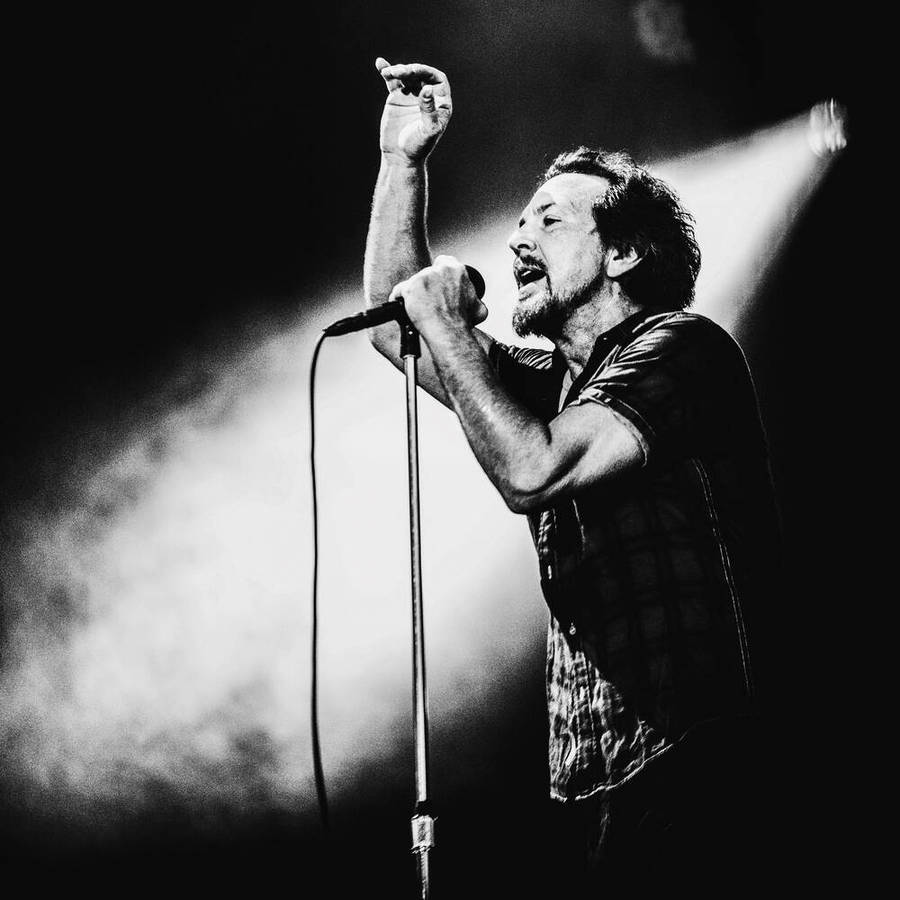 Pearl Jam Eddie Vedder Black And White Aesthetic Wallpaper