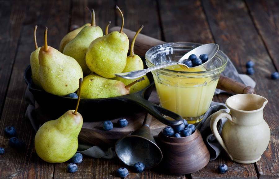 Pears And Blue Berries Juice Wallpaper