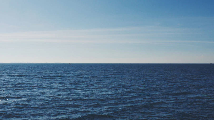 Perfect Parallel Horizon Of Ocean And Sky Wallpaper