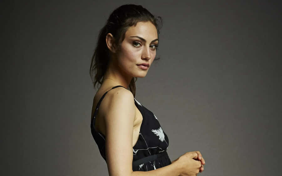 Phoebe Tonkin Portrait Black Dress Wallpaper