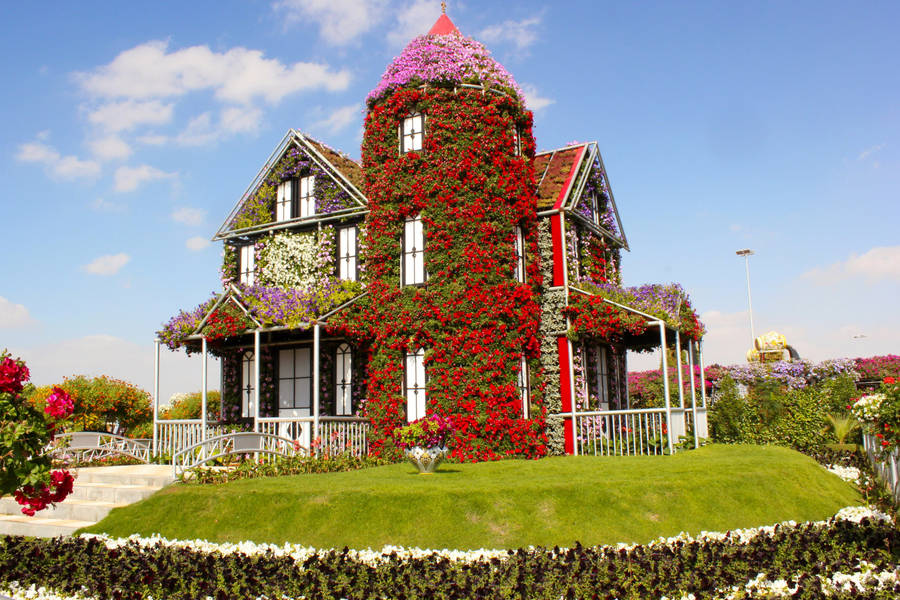 Picturesque Garden House In The United Arab Emirates Wallpaper