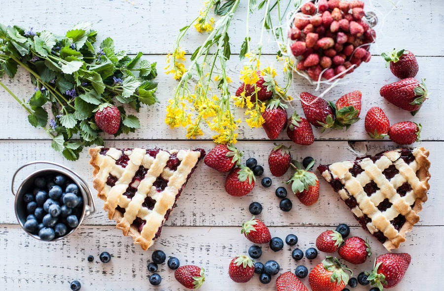 Pies And Berries Wallpaper