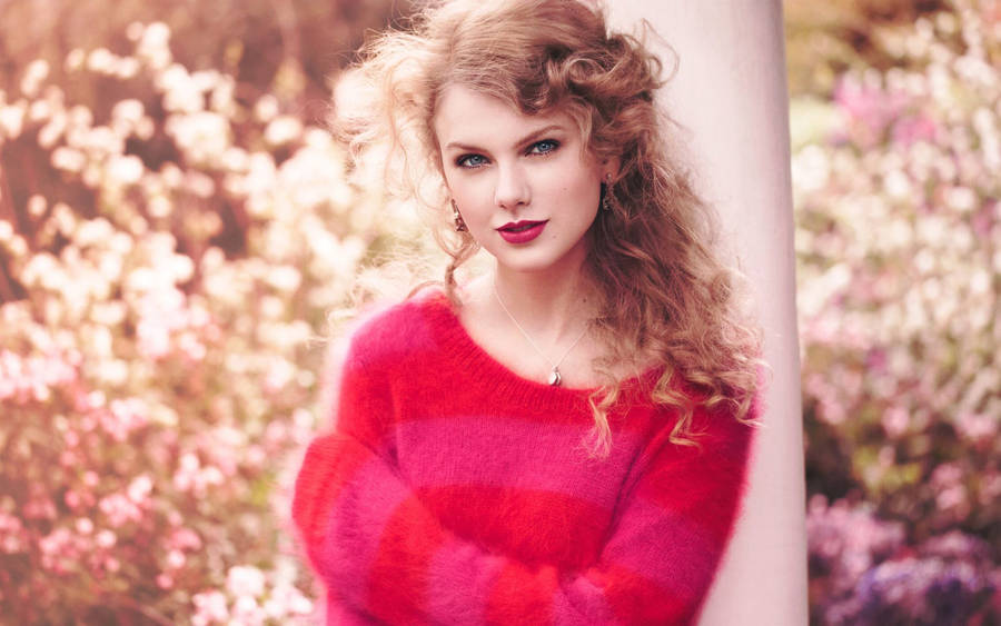 Pink Red Taylor Swift Photo Wallpaper
