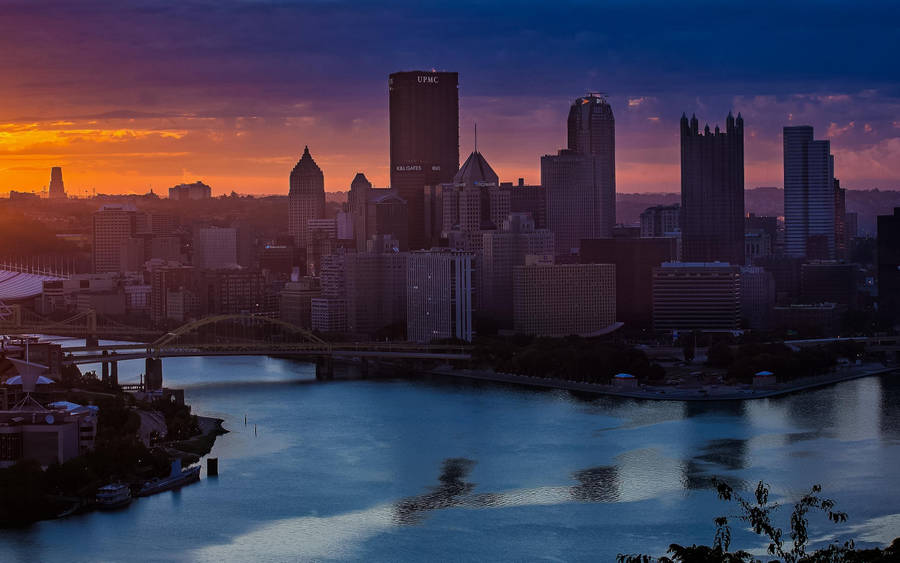 Pittsburgh Turning Dark Wallpaper